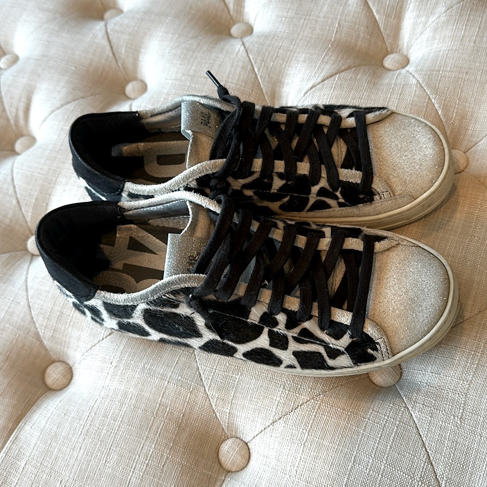 P448 John Sneaker- black and white giraffe print
